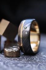 Green and white diamond niobium zirconium 14k yellow gold damsacus ring