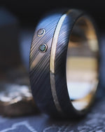 Green and white diamond niobium zirconium 14k yellow gold damsacus ring