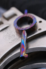 Smith & Wesson functioning Tumascus handcuff key, exotic