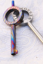 Smith & Wesson functioning Tumascus handcuff key, exotic