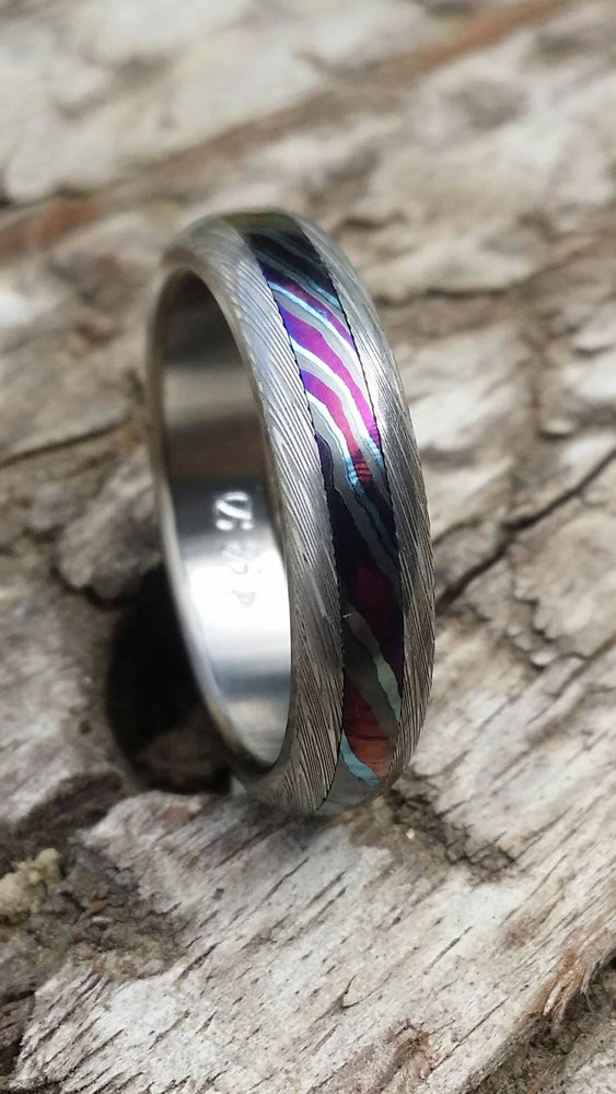 Damascus steel ring New*5.25mm &quot;traditional&quot; style Black Timascus Mokuti & Stainless Damascus , (damasteel) &quot;leaf&quot; pattern (titanium liner)